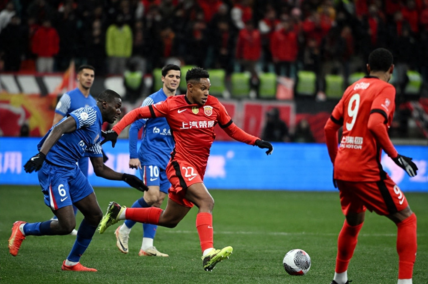 星空娱乐入口 -关于上海申花训练开放日，清晨止住颓势引欢呼，NBA常规赛在即，轮换策略成焦点的信息