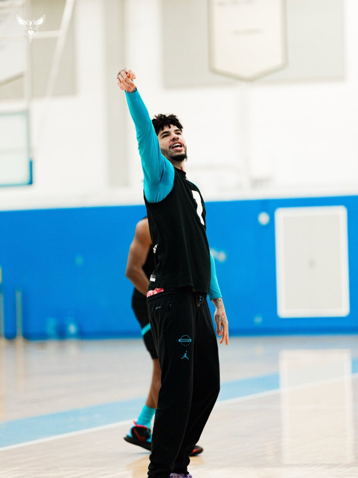 星空官方网站 -洛杉矶快船队长鼓劲备战CBA季后赛摩纳哥再遭质疑备战国王杯，风云突变武汉三镇今晚调整名单都惊呆了(洛杉矶快船队)